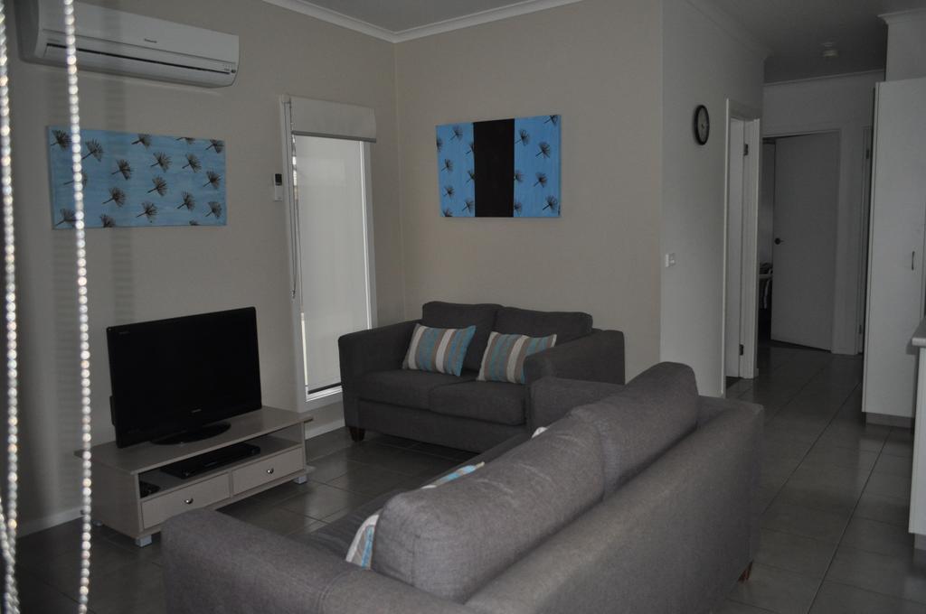 Kangerong Holiday Park Red Hill South Room photo